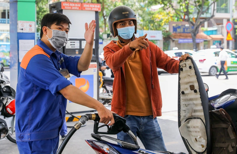 Ngày 3/2: Giá xăng dầu trong nước và thế giới đồng loạt tăng