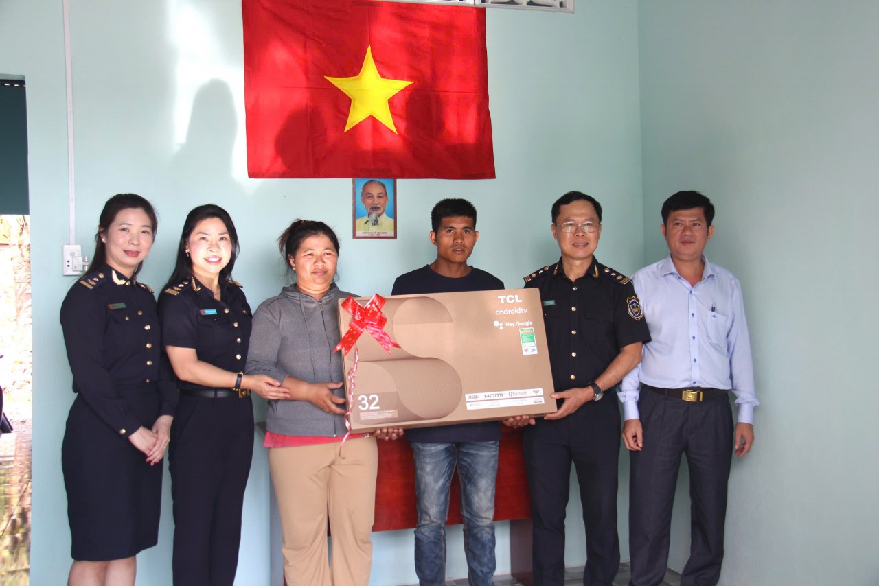 Tổng cục Hải quan tặng 20 căn nhà cho hộ nghèo, hộ cận nghèo tỉnh Tây Ninh