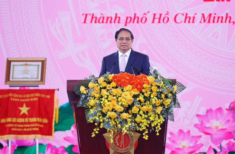 Thủ tướng: Lực lượng vũ trang là điểm tựa trong lòng dân, quên mình giúp dân trong phòng chống dịch- Ảnh 3. Thủ tướng: Lực lượng vũ trang là điểm tựa trong lòng dân, quên mình giúp dân trong phòng chống dịch- Ảnh 3.