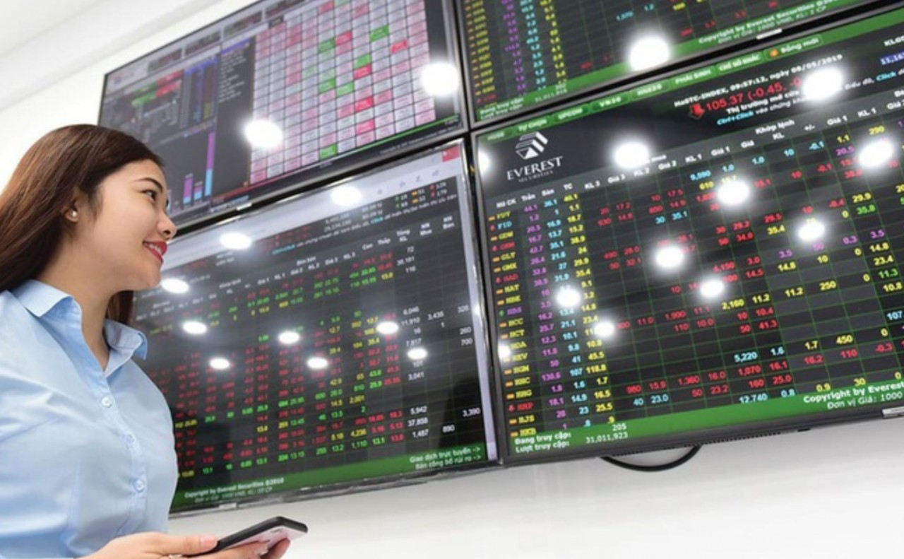 Chứng khoán ngày 24/1: VN-Index tăng điểm trong thế giằng co, khối ngoại mua ròng mạnh