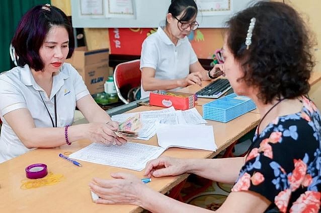 Chế độ được hưởng của người nghỉ hưu trước tuổi theo nguyện vọng tại Nghị định 177