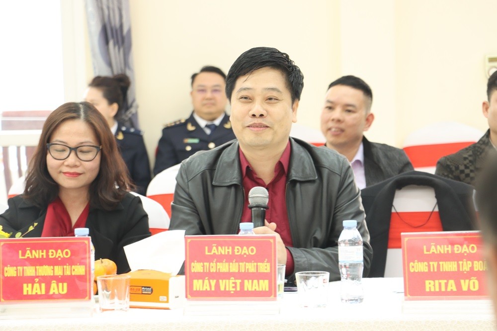 Ông Nguyễn Vũ Trụ, Giám đốc Công ty CP đầu tư phát triển máy Việt Nam nêu các vướng mắc và đề nghị được tháo gỡ kịp thời. Ảnh: Tuấn Kiệt Ông Nguyễn Vũ Trụ, Giám đốc Công ty CP đầu tư phát triển máy Việt Nam nêu các vướng mắc và đề nghị được tháo gỡ kịp thời. Ảnh: Tuấn Kiệt
