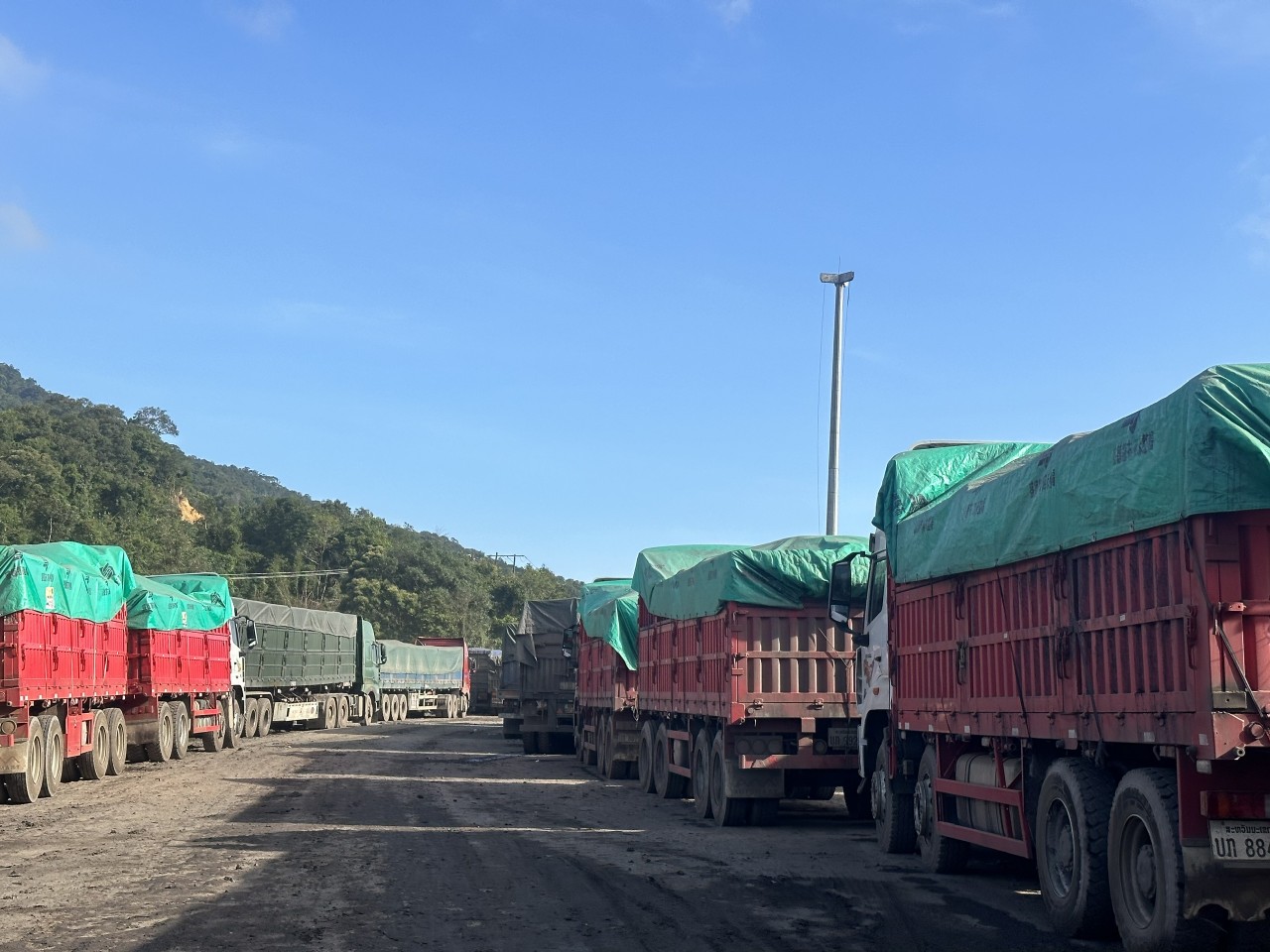 Cửa khẩu Quốc tế La Lay - nối dài những chuyến xe Cửa khẩu Quốc tế La Lay - nối dài những chuyến xe