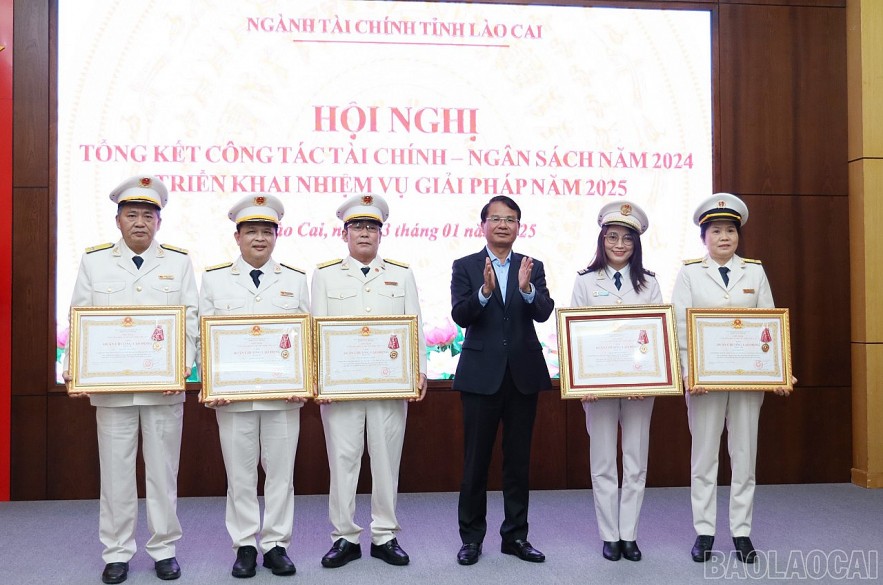 Lào Cai thu ngân sách năm 2024 vượt 41,5% dự toán Lào Cai thu ngân sách năm 2024 vượt 41,5% dự toán