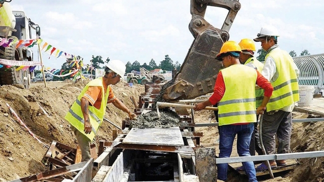 Kinh tế tích cực, thị trường lao động khởi sắc