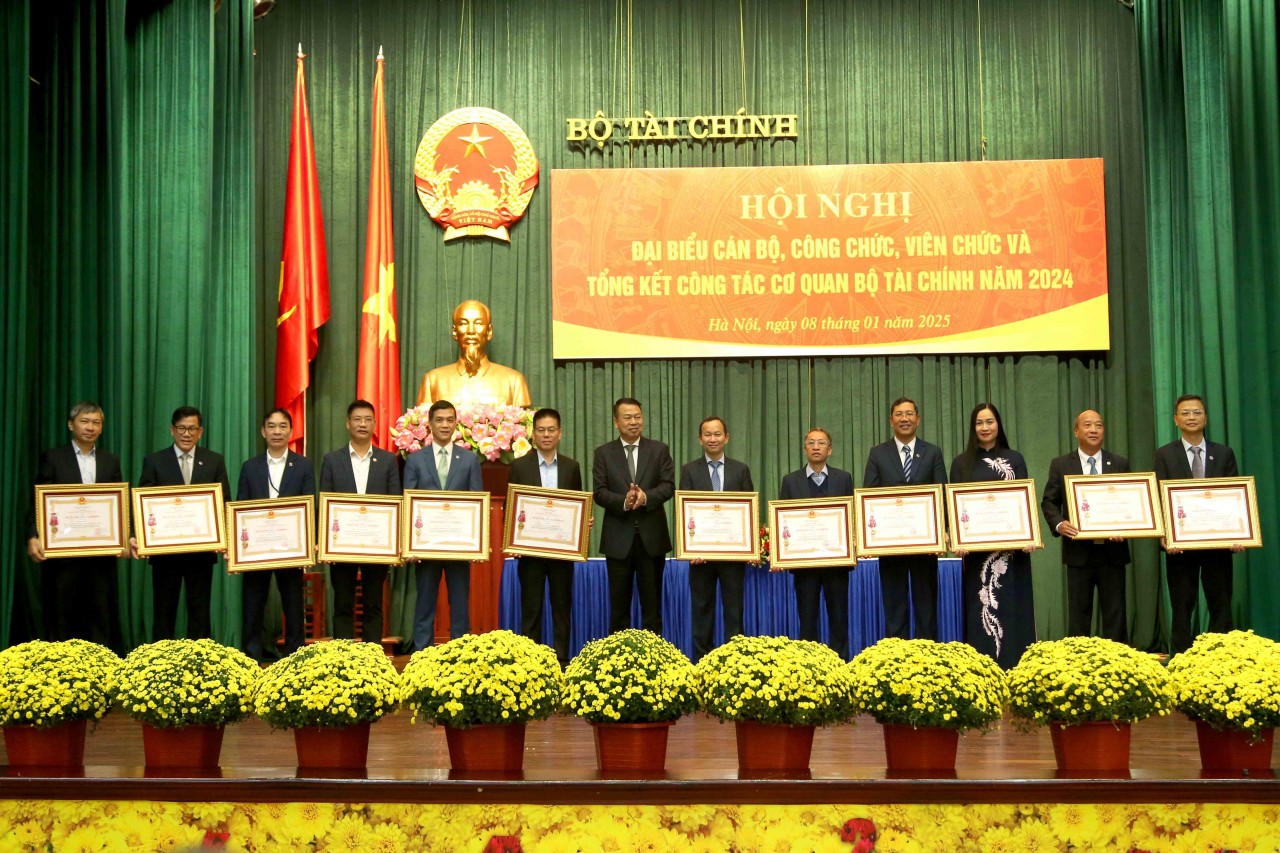 Bộ Tài chính phát động và ký giao ước thi đua trong năm 2025