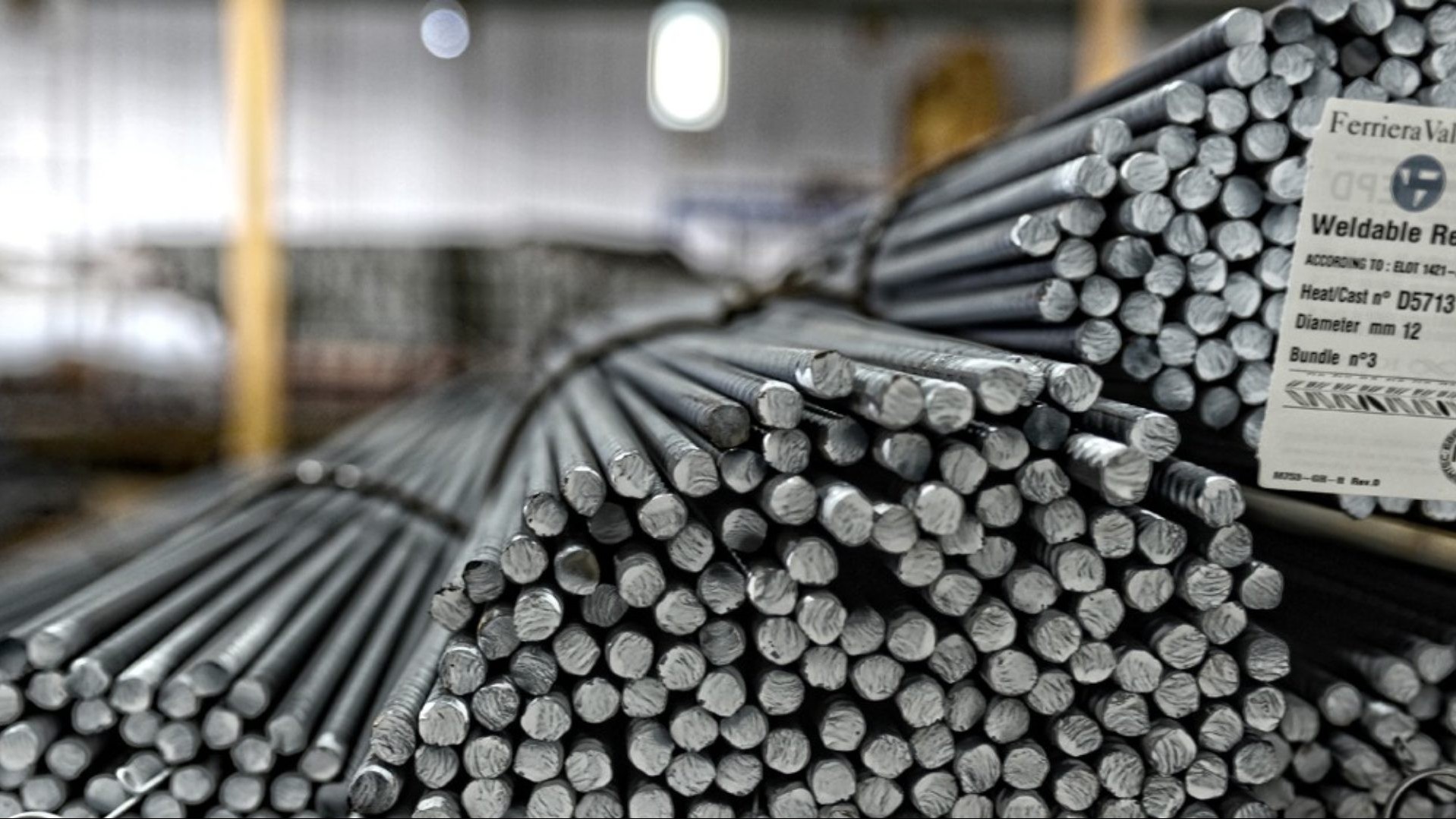 Ngày 10/1: Giá thép, quặng sắt đồng loạt tăng mạnh