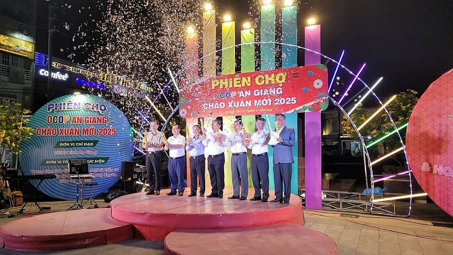 Hơn 700 sản phẩm góp mặt tại phiên chợ OCOP An Giang – Chào Xuân mới 2025 Hơn 700 sản phẩm góp mặt tại phiên chợ OCOP An Giang – Chào Xuân mới 2025