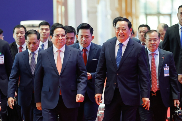 Viet Nam, Laos pledge to soon realize trade goal of US$5 billion- Ảnh 1.