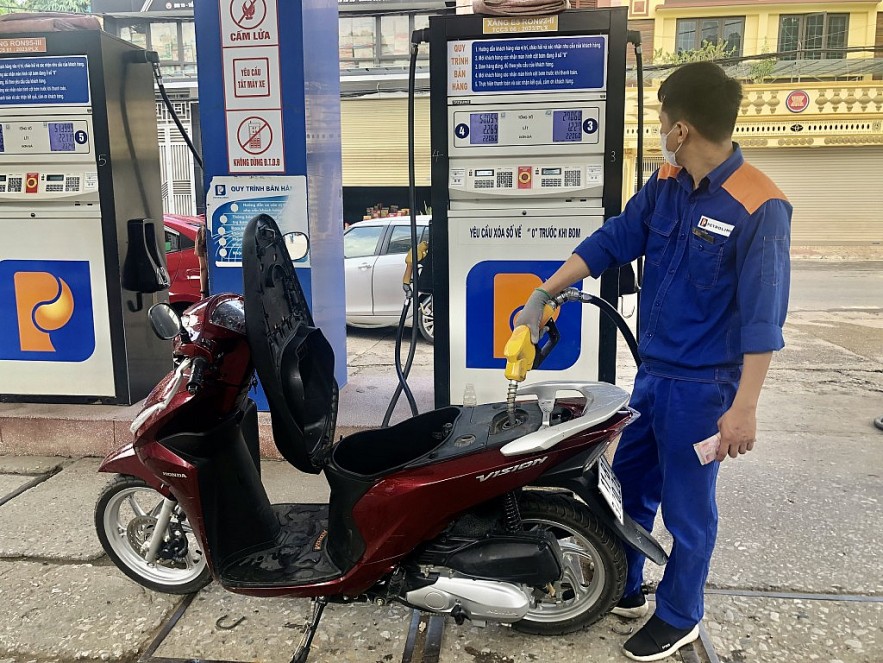 Giá xăng dầu sẽ không biến động mạnh trong năm 2025 Giá xăng, dầu dự báo không biến động mạnh trong năm 2025