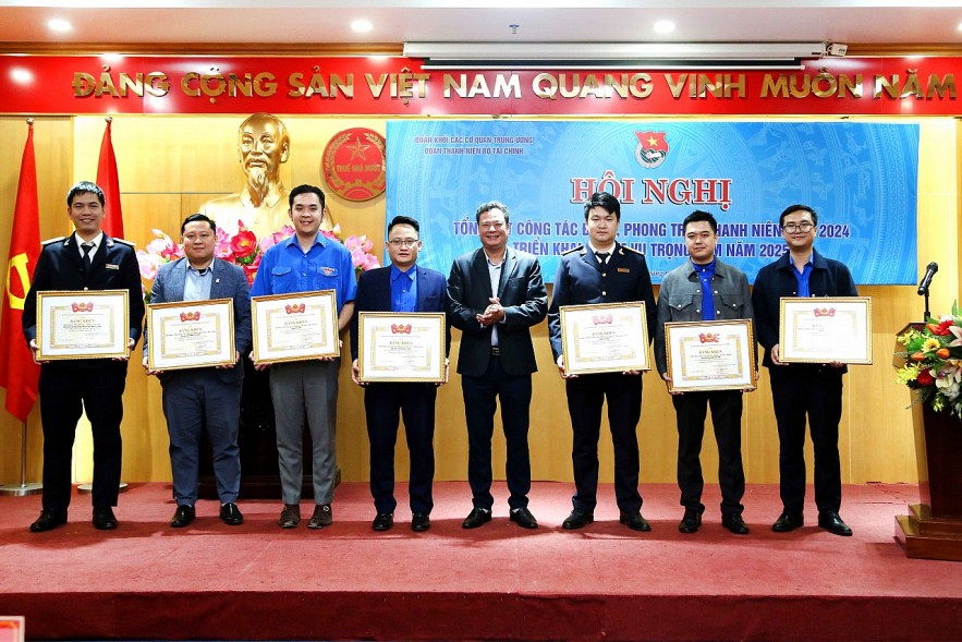 Đoàn Thanh niên Bộ Tài chính nỗ lực hơn nữa để xây dựng tổ chức đoàn ngày càng vững mạnh