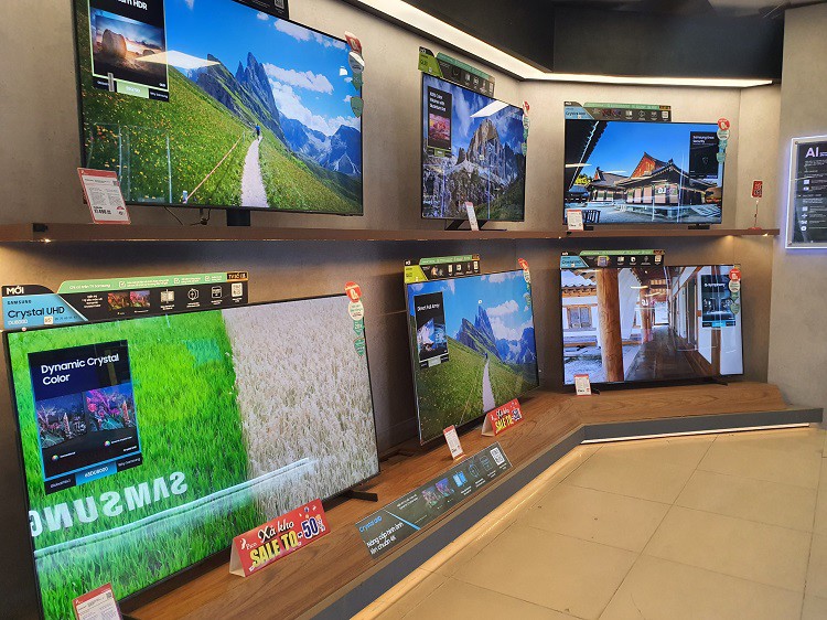 Loạt siêu thị điện máy giảm giá hơn 70% dịp cuối năm Không chỉ giảm sâu, các siêu thị còn tặng thêm cho khách hàng nhiều phần quà hấp dẫn.