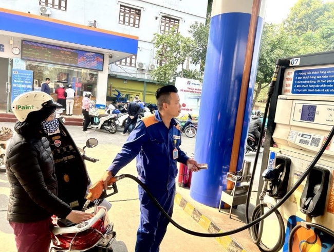 Giá xăng dầu đồng loạt tăng nhẹ từ 15h ngày 16/1