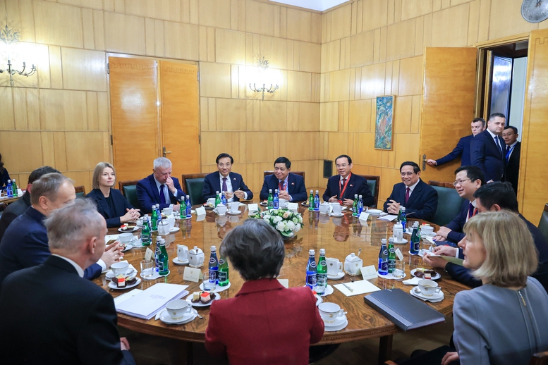 Thủ tướng Phạm Minh Chính hội đàm với Thủ tướng Ba Lan- Ảnh 5. Thủ tướng Phạm Minh Chính hội đàm với Thủ tướng Ba Lan- Ảnh 5.