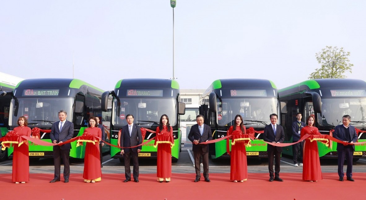 Hà Nội khai trương thêm 3 tuyến xe buýt sử dụng năng lượng điện