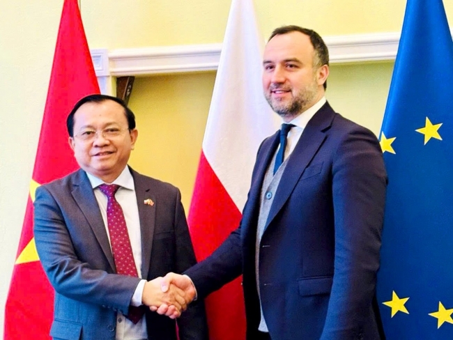 Thứ trưởng Lê Tấn Cận hội đàm với Thứ trưởng Bộ Tài chính Ba Lan Paweł Karbownik