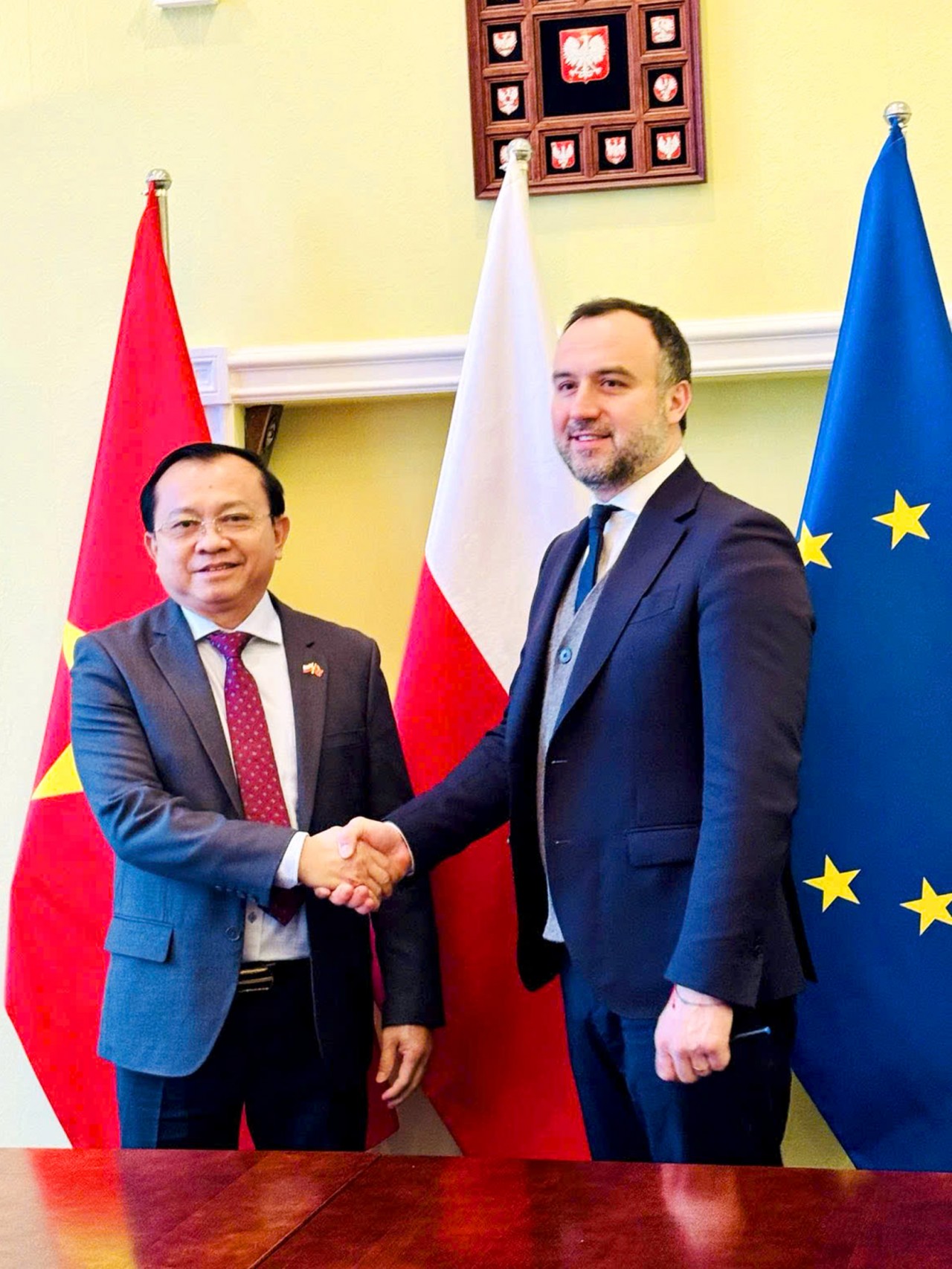 Thứ trưởng Lê Tấn Cận hội đàm với Thứ trưởng Bộ Tài chính Ba Lan Paweł Karbownik Thứ trưởng Lê Tấn Cận hội đàm với Thứ trưởng Bộ Tài chính Ba Lan Paweł Karbownik