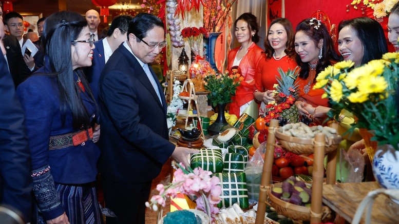 Đón Tết sớm với kiều bào xa quê, Thủ tướng mong bà con đoàn kết và tự cường