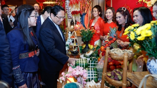 Đón Tết sớm với kiều bào xa quê, Thủ tướng mong bà con đoàn kết và tự cường