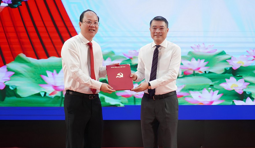 Phó Bí thư TP. Hồ Chí Minh giữ chức Bí thư Tỉnh ủy Cà Mau Phó Bí thư TP. Hồ Chí Minh giữ chức Bí thư Tỉnh ủy Cà Mau