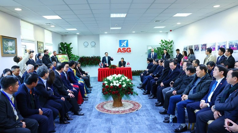 Thủ tướng thăm Trung tâm thương mại lớn của người Việt tại Ba Lan