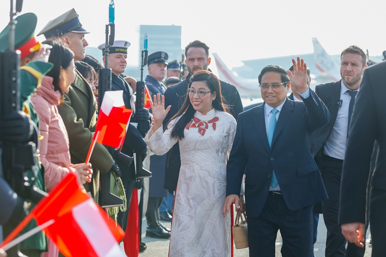 Thủ tướng thăm Trung tâm thương mại lớn của người Việt tại Ba Lan- Ảnh 5. Thủ tướng thăm Trung tâm thương mại lớn của người Việt tại Ba Lan- Ảnh 5.