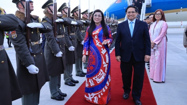 Thủ tướng Phạm Minh Chính tới thủ đô Praha, bắt đầu thăm chính thức Cộng hoà Czech