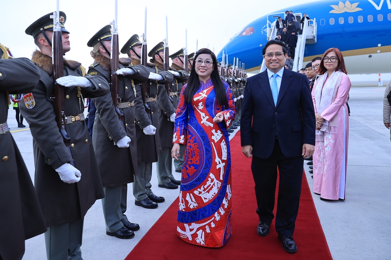 Thủ tướng Phạm Minh Chính tới thủ đô Praha, bắt đầu thăm chính thức Cộng hoà Czech- Ảnh 4. Thủ tướng Phạm Minh Chính tới thủ đô Praha, bắt đầu thăm chính thức Cộng hoà Czech- Ảnh 4.