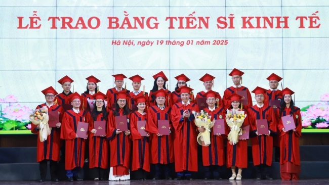 Học viện Tài chính trao bằng tốt nghiệp cho 41 tân tiến sĩ và 316 tân thạc sĩ