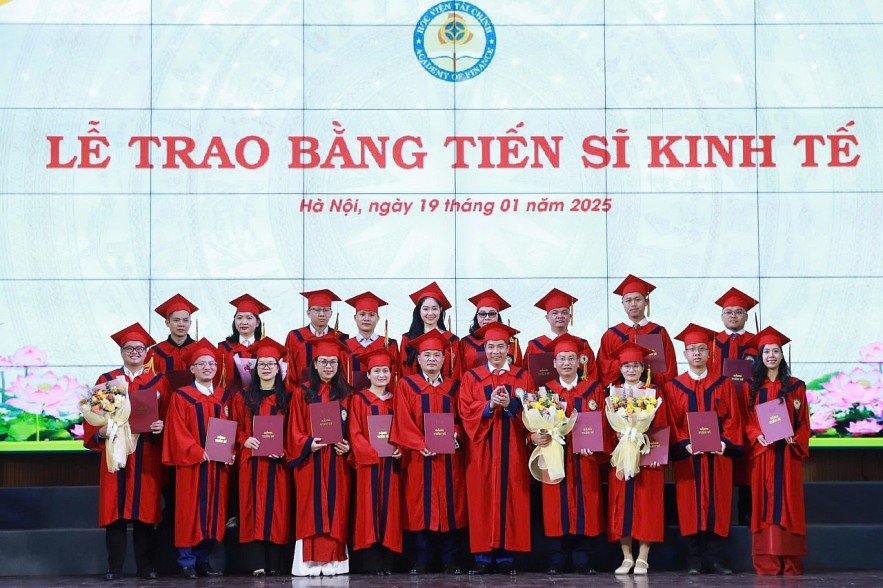 Học viện Tài chính trao bằng tốt nghiệp cho 41 tân tiến sĩ và 316 tân thạc sĩ