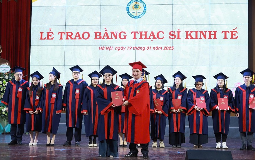 Học viện Tài chính trao bằng tốt nghiệp cho 41 tân tiến sĩ và 316 tân thạc sĩ