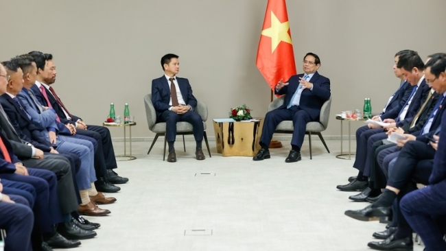 Thủ tướng tiếp các doanh nghiệp hàng đầu của người Việt ở châu Âu