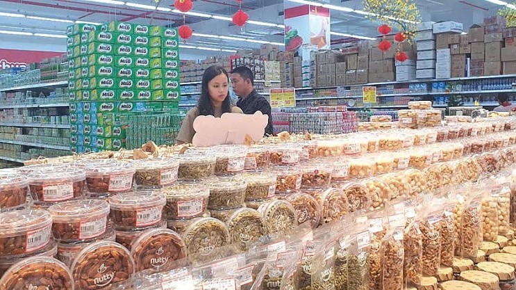 Không để thiếu hàng, tăng giá đột biến dịp Tết