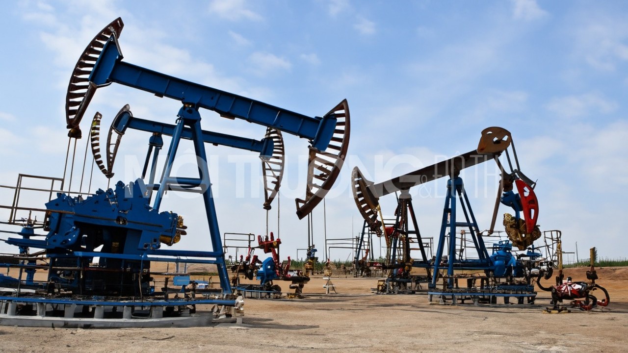 Ngày 21/1: Giá dầu thế giới tiếp tục giảm