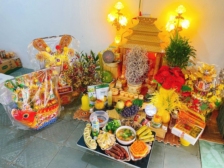 Mâm cỗ cúng ông Công ông Táo chỉn chu và đẹp mắt.