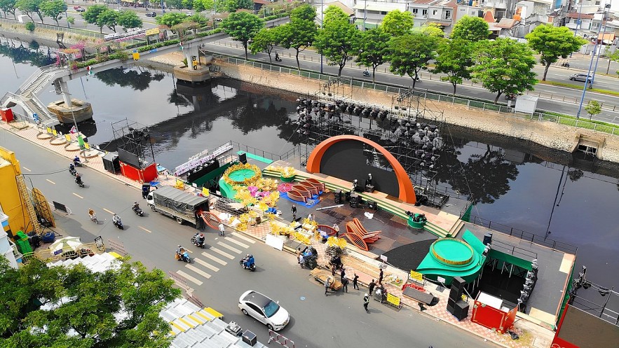 TP. Hồ Chí Minh: Chợ hoa “trên bến dưới thuyền” nhộp nhịp đón xuân 2025