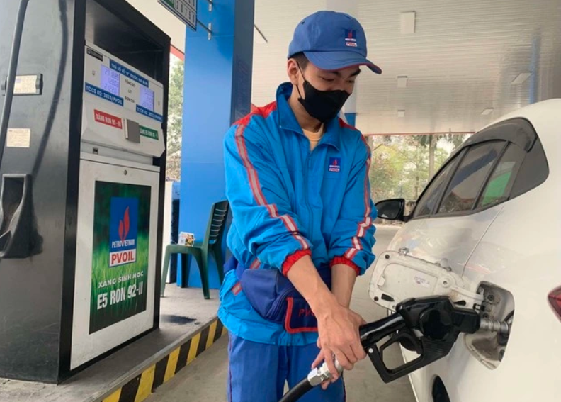 Ngày 24/1: Giá dầu trong nước tăng cao, thế giới lần đầu giảm trong năm 2025