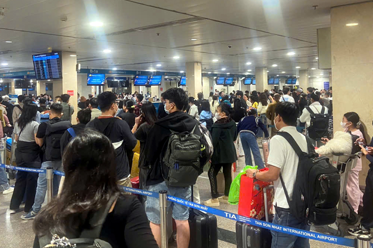 Sáng 25 Tết: Sân bay Tân Sơn Nhất đón lượng khách cao kỷ lục Chú thích ảnh
