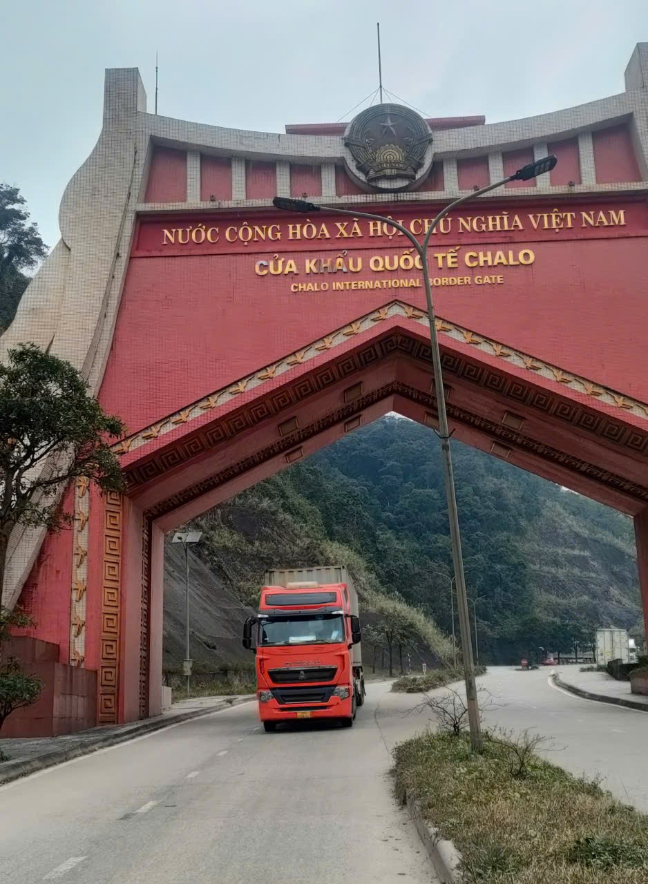 Cửa khẩu quốc tế Cha Lo, Quảng Bình: Hàng hóa tập nập ngày cuối năm