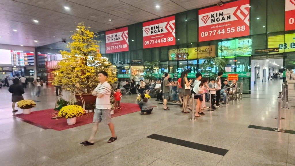 TP. Hồ Chí Minh: Sân bay Tân Sơn Nhất thông thoáng hơn trong tối ngày 28 Tết