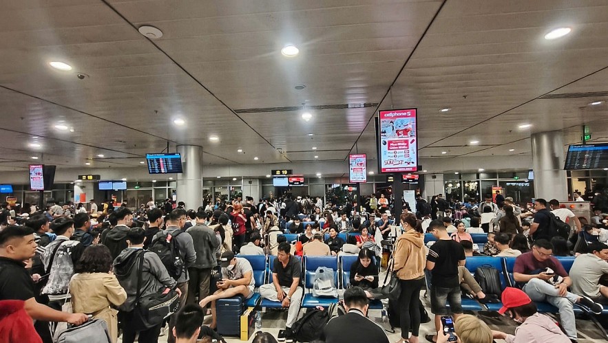 TP. Hồ Chí Minh: Sân bay Tân Sơn Nhất thông thoáng hơn trong tối ngày 28 Tết