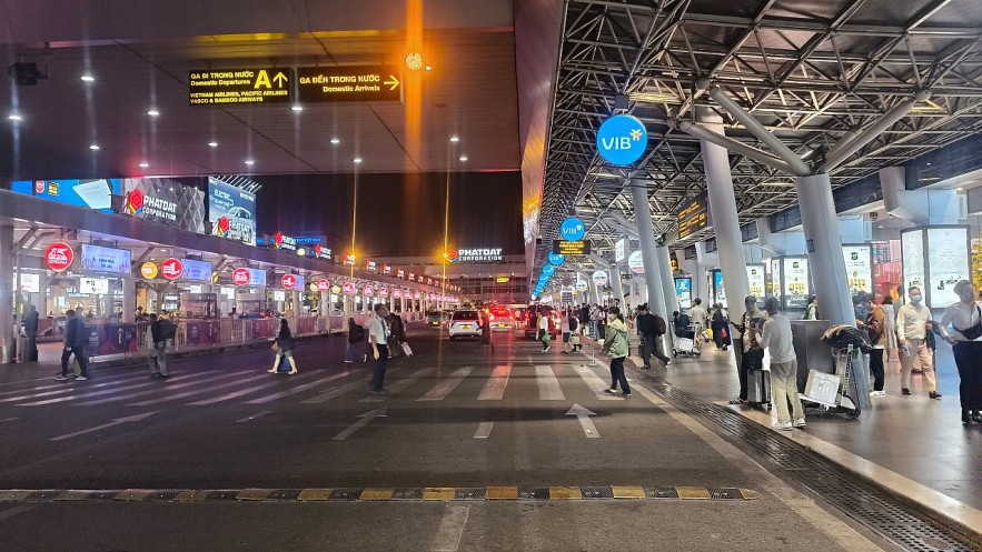 TP. Hồ Chí Minh: Sân bay Tân Sơn Nhất thông thoáng hơn trong tối ngày 28 Tết