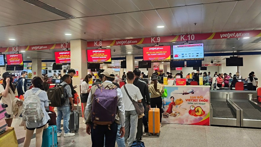 TP. Hồ Chí Minh: Sân bay Tân Sơn Nhất thông thoáng hơn trong tối ngày 28 Tết