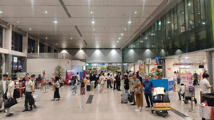 TP. Hồ Chí Minh: Sân bay Tân Sơn Nhất thông thoáng hơn trong tối ngày 28 Tết