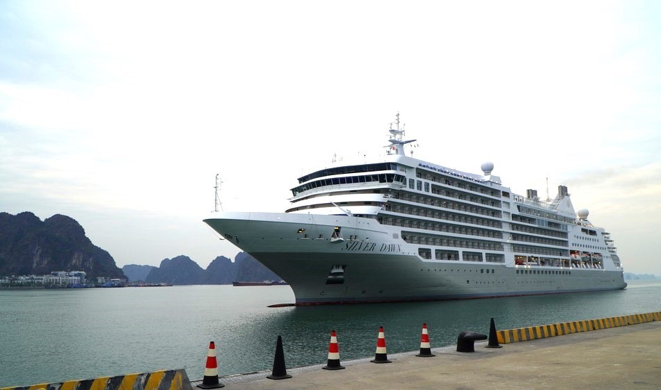 Quảng Ninh đón hàng trăm du khách “xông đất” cảng tàu, sân bay đầu Xuân Ất Tỵ Quảng Ninh đón hàng trăm du khách “xông đất” cảng tàu, sân bay đầu Xuân Ất Tỵ