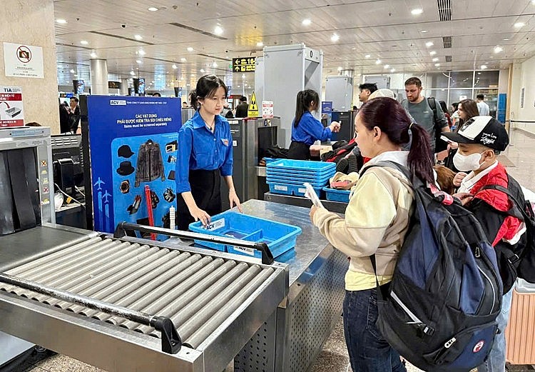 Sân bay Tân Sơn Nhất đón trên 110.000 hành khách đi và đến ngày mồng 1 Tết