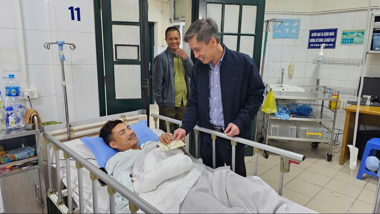 Ngày mùng 1 Tết có 205 trường hợp khám, cấp cứu do pháo nổ, pháo hoa