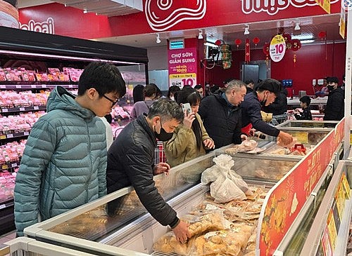 Mùng 2 Tết, giá cả hàng thiết yếu ổn định, nguồn cung dồi dào