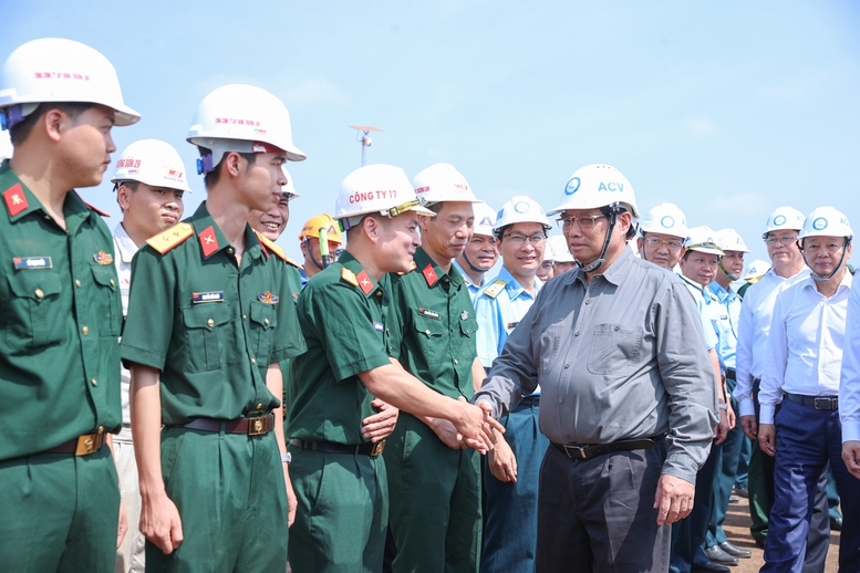 Thủ tướng lần thứ 6 kiểm tra công trường sân bay Long Thành- Ảnh 6. Thủ tướng lần thứ 6 kiểm tra công trường sân bay Long Thành- Ảnh 6.