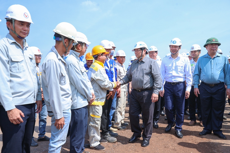 Thủ tướng lần thứ 6 kiểm tra công trường sân bay Long Thành- Ảnh 7. Thủ tướng lần thứ 6 kiểm tra công trường sân bay Long Thành- Ảnh 7.